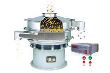 超聲波振動篩工作原理：物料進入超聲波振動篩體內，通過振動電機與超聲波換能器的配合使用實現，物料的篩分，分級，除雜等篩分目的。