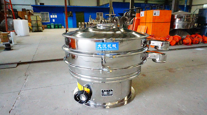 藕粉振動篩適用于很多種不同的行業(yè),對于物料多的篩分適用還是比較廣泛的。